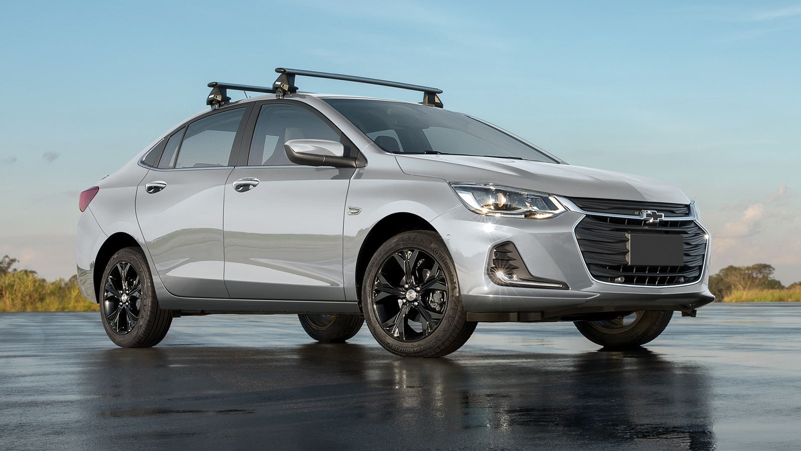 Barras de techo transversales Thule, son parte del kit aventura para Chevrolet Onix 2025, sedán deportivo