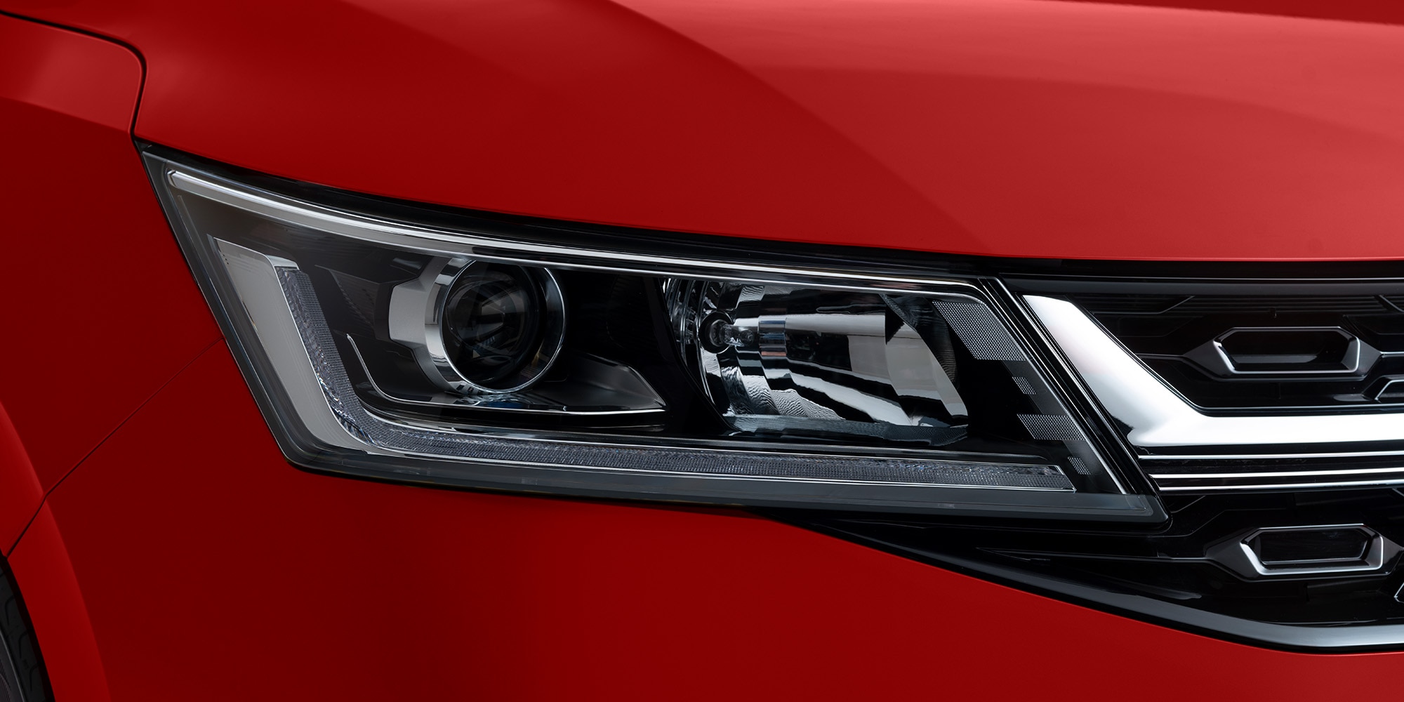 Nuevo Chevrolet Aveo 2026, sedán con faros delanteros de halógeno