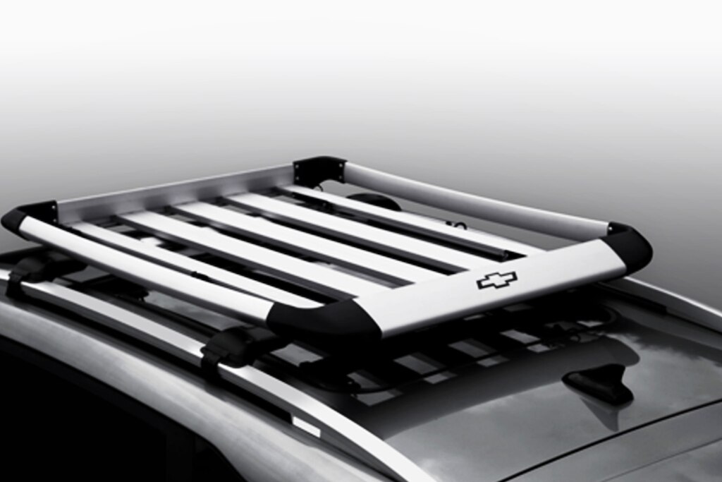 Canastilla con emblema Chevrolet de 129x99 cm y más accesorios externos para tu nueva Suburban 2025