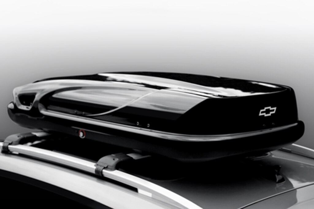 Concha portaequipaje con emblema Chevrolet y más accesorios externos para tu nueva Suburban 2025