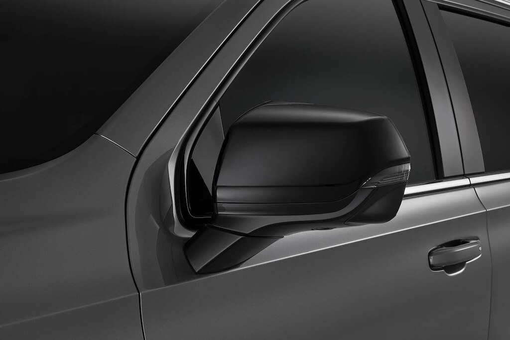 Cubierta de espejo en color negro y más accesorios externos para tu nueva Chevrolet Suburban 2025